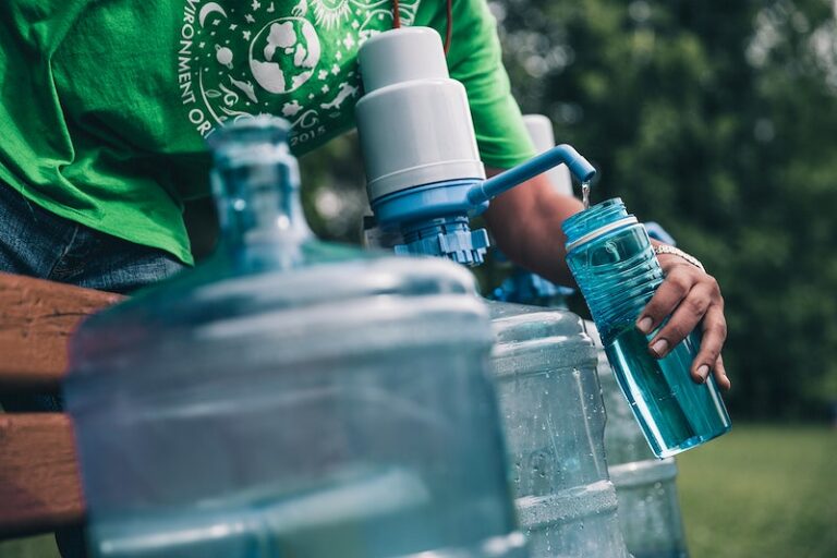 How heavy is 5 gallons of water