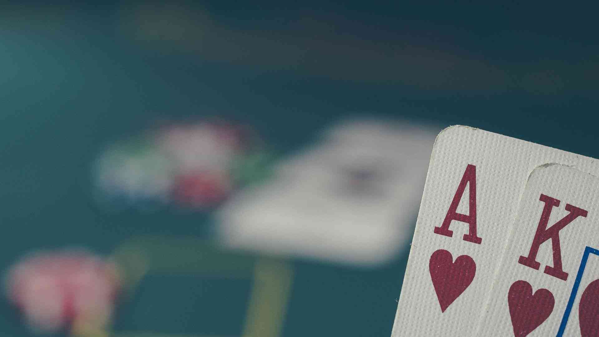 High-Tech Poker: Human Players vs Artificial Intelligence